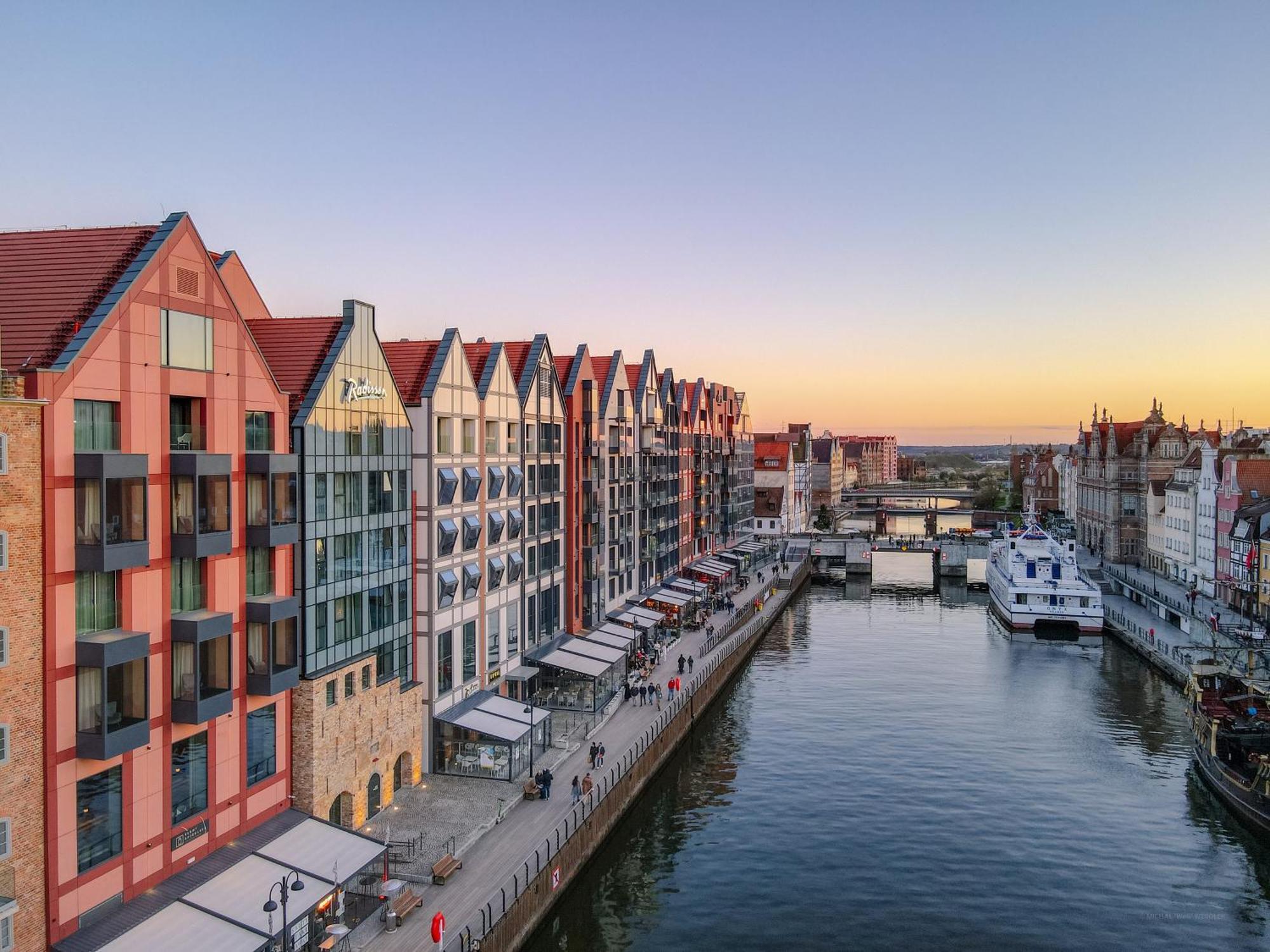 Deo Plaza Riverside & Radisson Spa By Downtown Apartments Gdańsk Exteriör bild